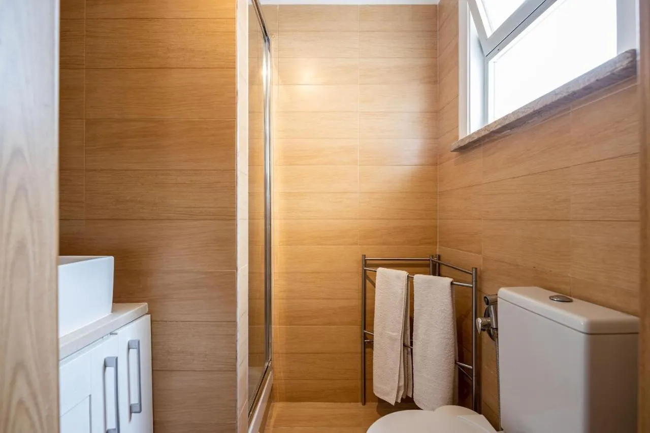 Lapa 3Bdr Duplex W/ Balcony By Lovelystay Lisbon