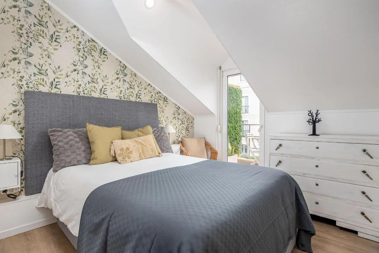 Lapa 3Bdr Duplex W/ Balcony By Lovelystay Lisboa
